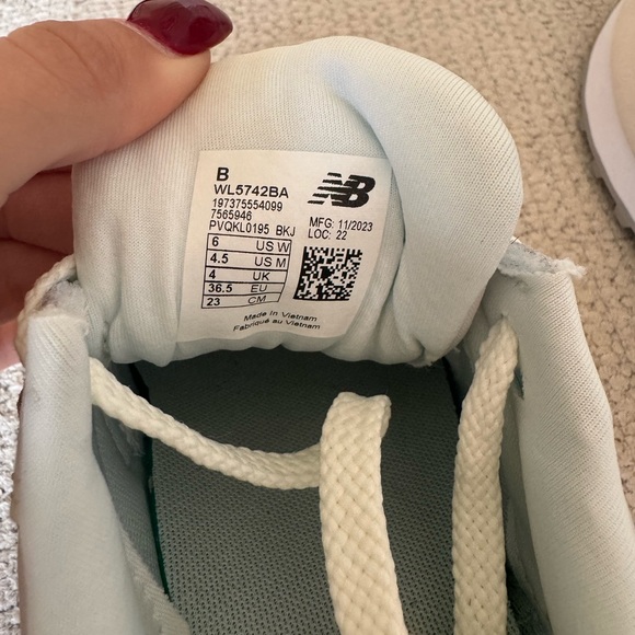 New Balance 574 Women’s Size 6 - Picture 3 of 6